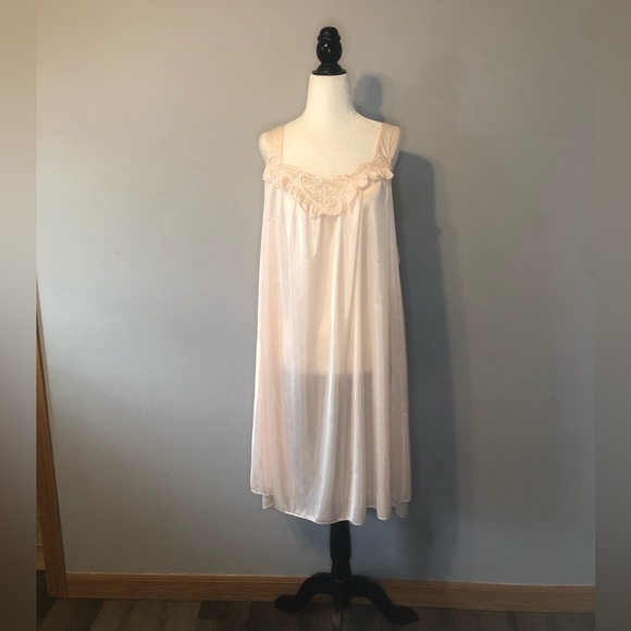 Pink Vintage Nightgown - Picture 4 of 4
